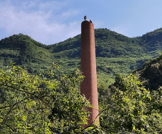 伊寧煙囪拆除專業(yè)團隊引領精細施工,共筑環(huán)保藍天夢